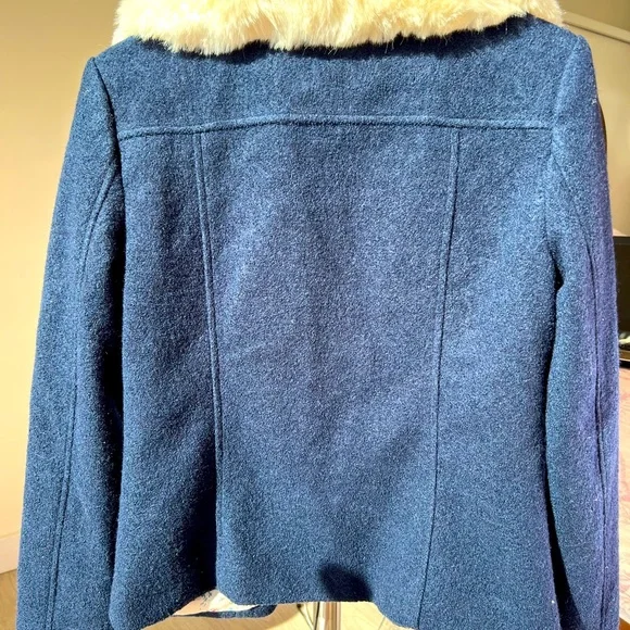 Beautiful Jackets - Picture 2 of 7